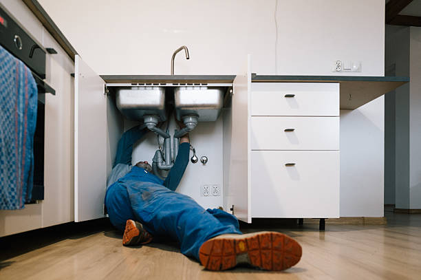 Professional Leak Detection technician working in Fontana, CA